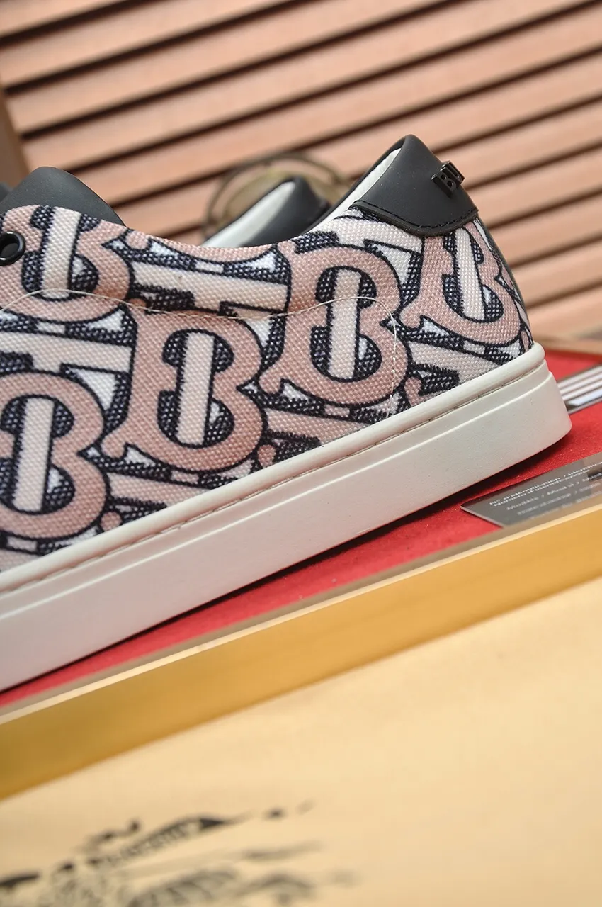 Men's shoes💰480💶[Burberry] (cowhide lining) classic low-top sneakers｜Imported cowhide with classic plaid fabric｜Cow leather lining｜Original outsole｜Fine workmanship and comfortable to wear Size: 38-44 (customized at 45)